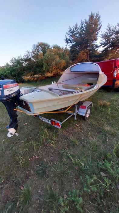 Łódka Łódź Wędkarska silnik 10km Yamaha przyczepa wiosła komplet