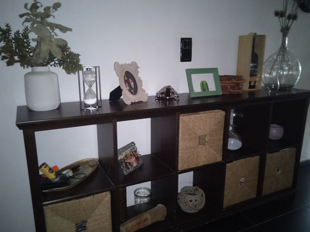 Armário IKEA com três cestos