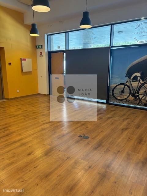 Loja venda junto Passeo Ribeirinho do Parque das Nações, Oportunidade!