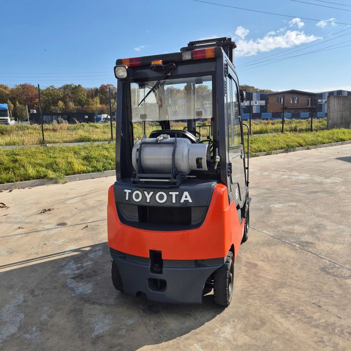 TOYOTA 1,5 тон Кабіна