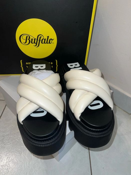 Шльопки Buffalo літнє взуття НОВІ