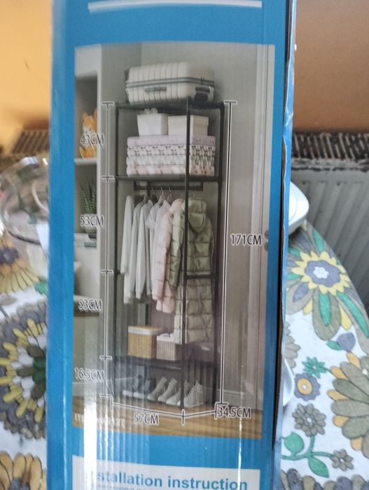 Półka na domowe rzeczy