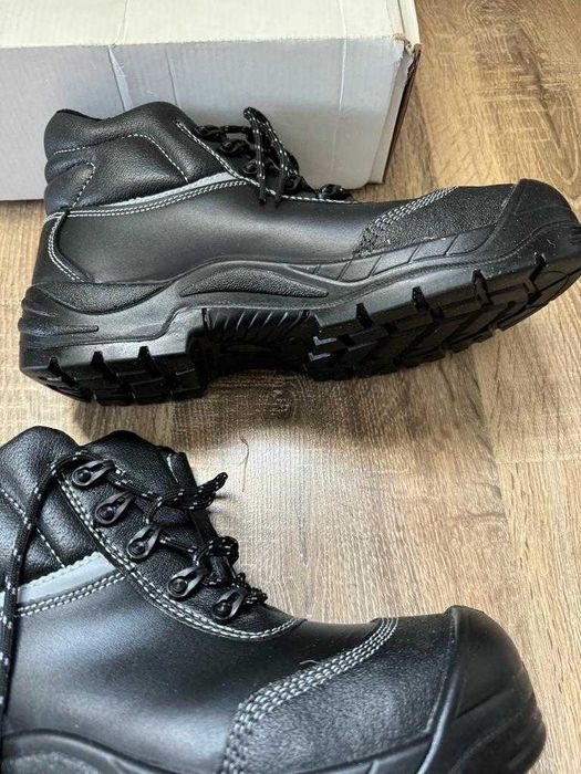 Buty robocze zimowe - 4 pary po 100 każda
