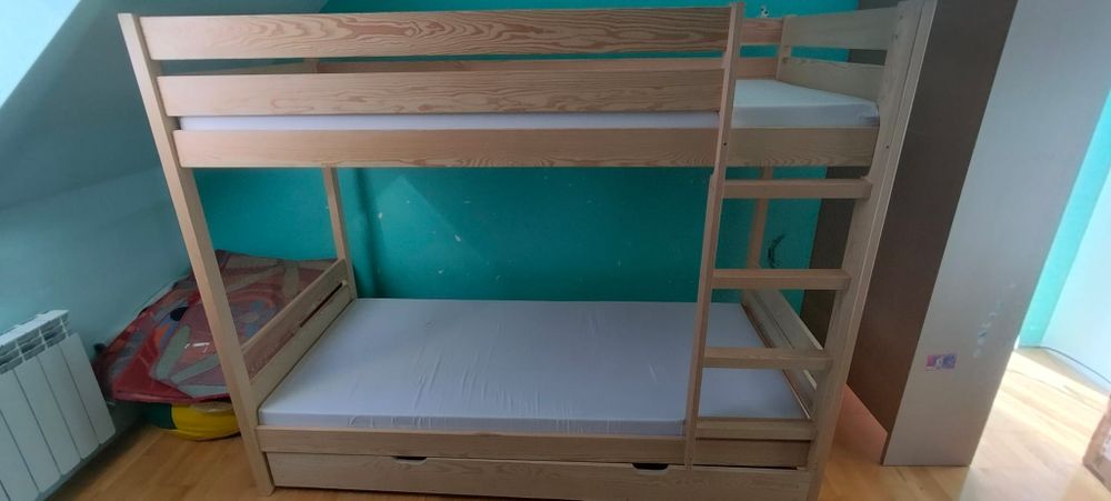Łóżko piętrowe. Mocne z materacami 200x90cm. Jak nowe