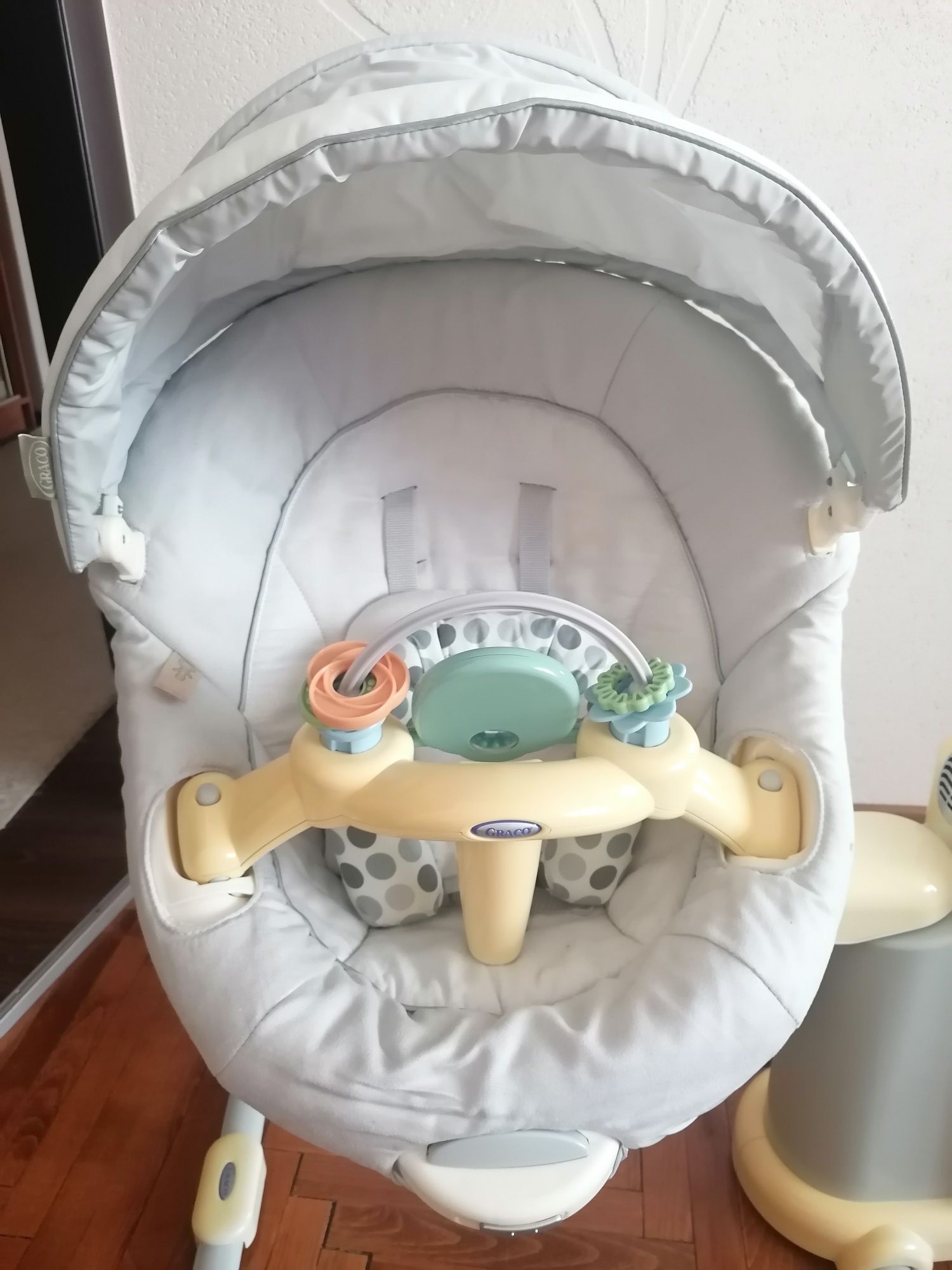 Заколисуючий центр Graco (Укачивающий центр Graco)