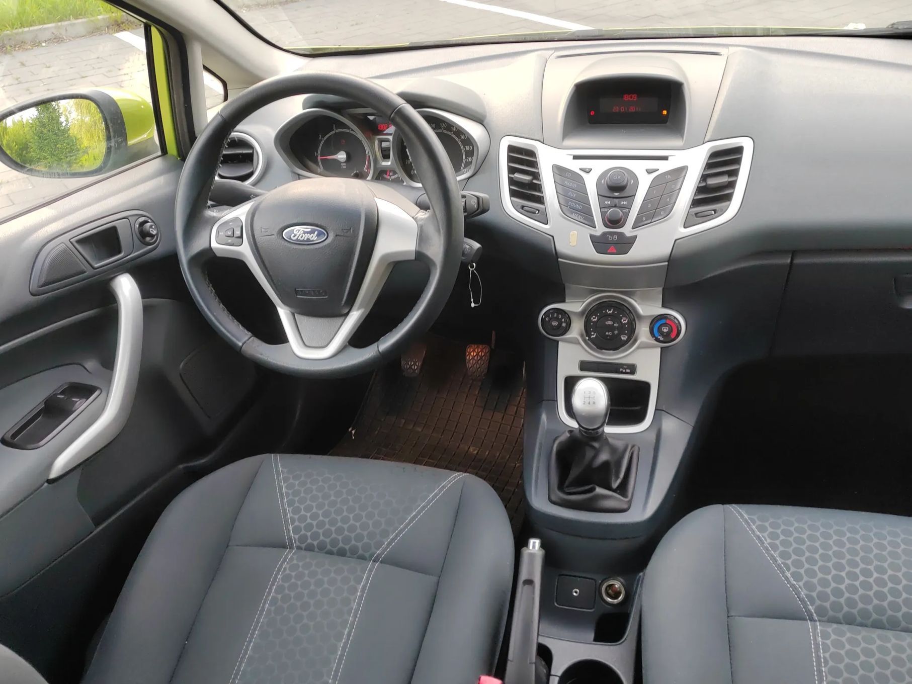 Ford Fiesta TITANIUM 1.25 BENZYNA STAN BDB pełna opcja wyposażenia Ważne OC i PT !