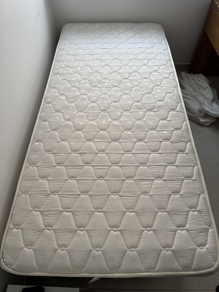 Cama de solteiro 195x90 com estrado + colchão Molaflex