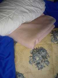 Одеяло , и полуторное - шерстяное, есть полодеяльник