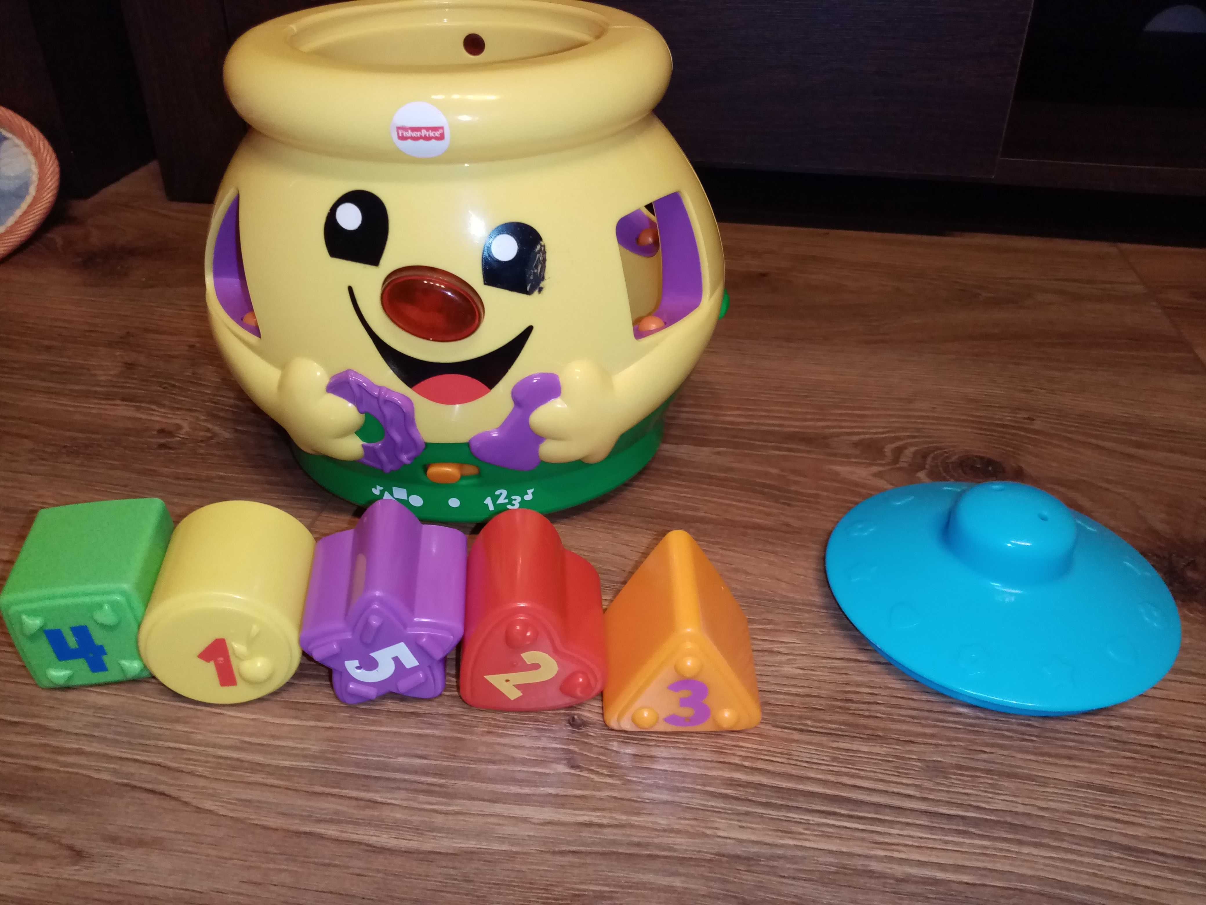 Garnuszek na klocuszek Fisher price