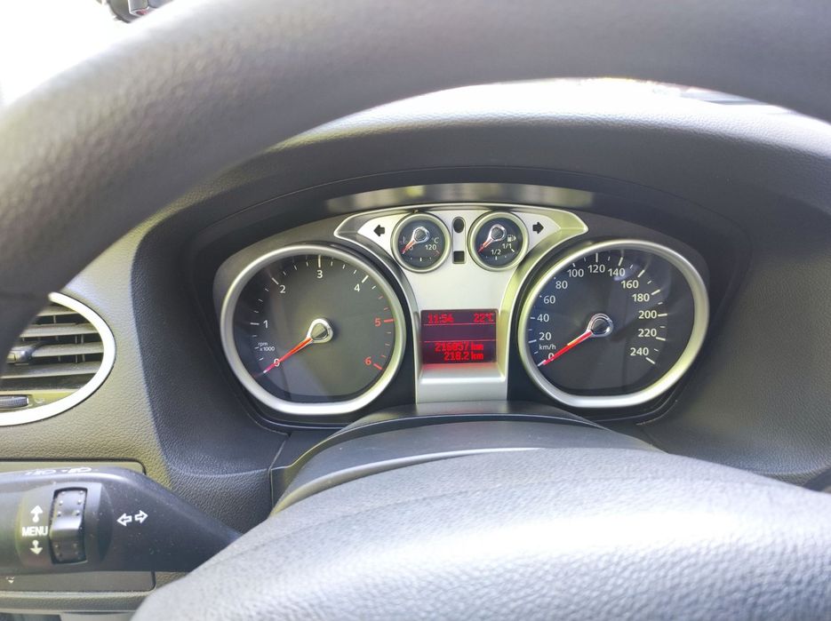 Форд фокус 2  рестайлін в хорошому стані.