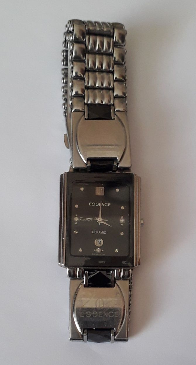 Швейцарские кварцывые часы "ESSENCE CERAMIC" с датой.