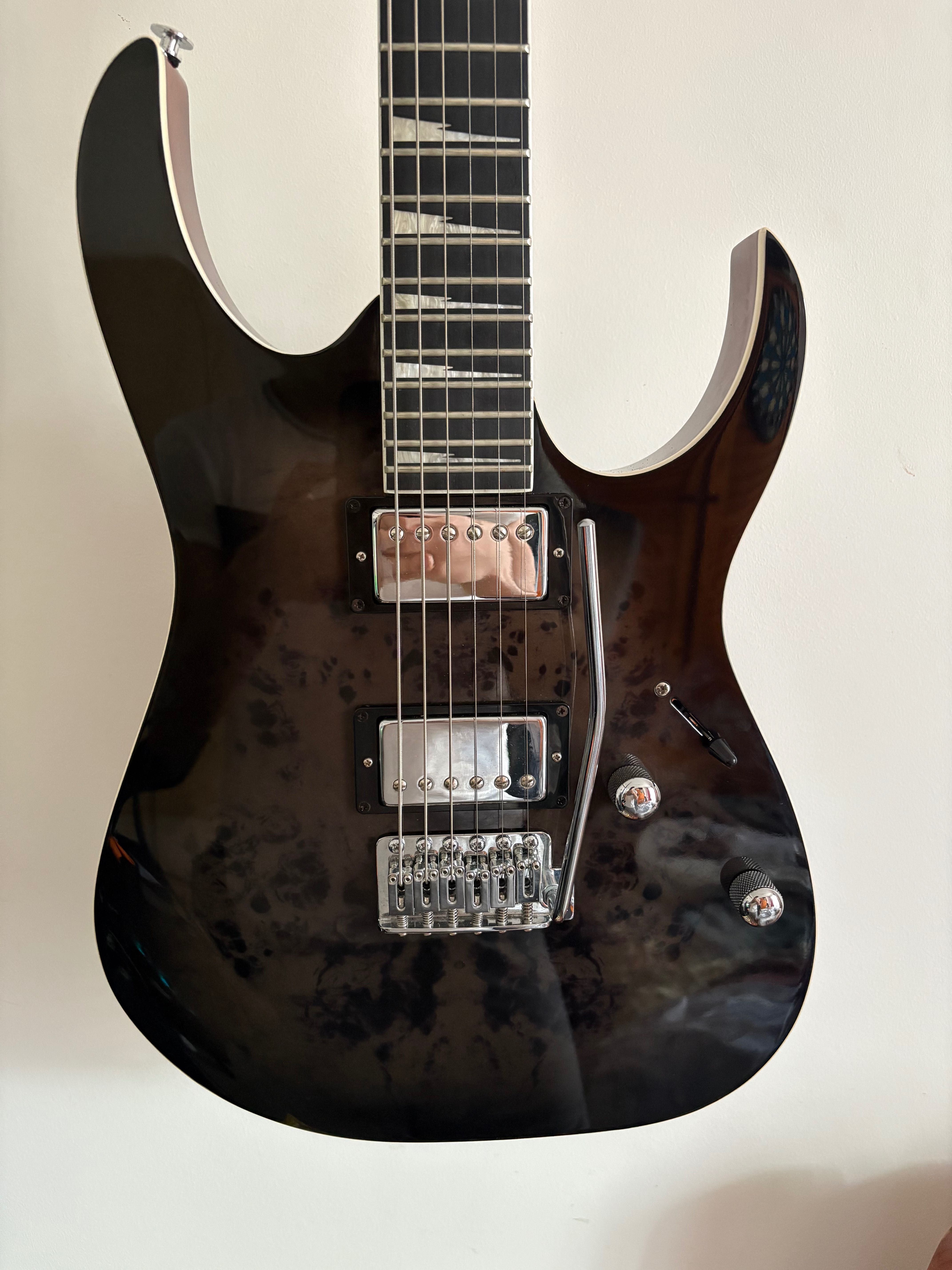 Vendo ou troco Guitarra Ibanez GRG220PA1-BKB como nova