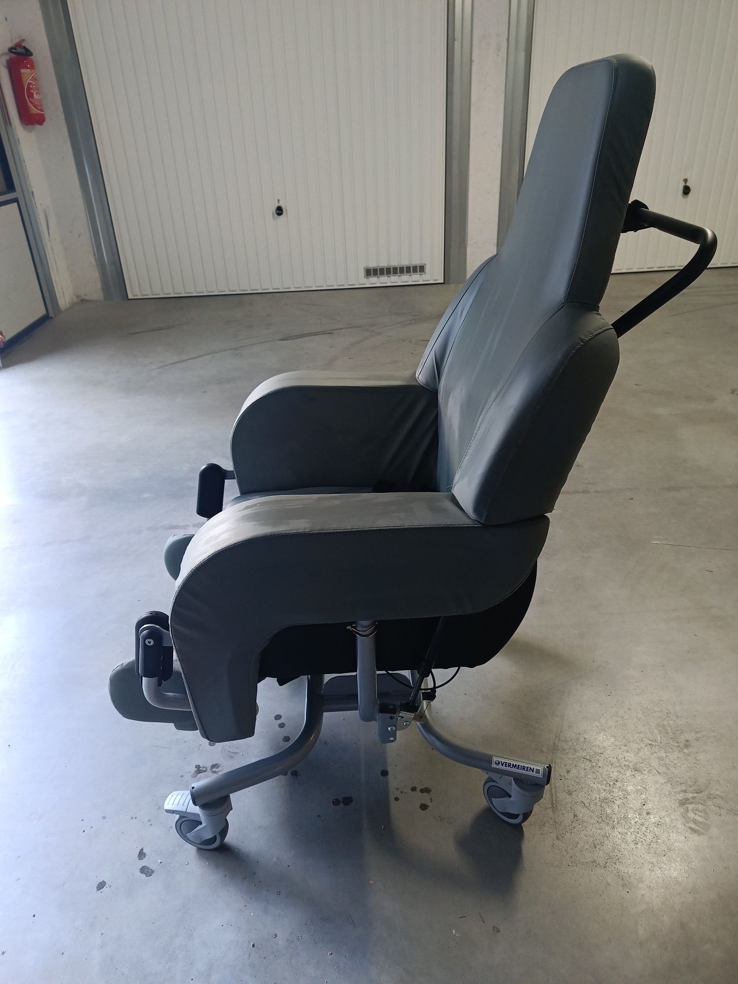 Wózek, fotel specjalny pielęgnacyjny ALTITUDE Vermeiren