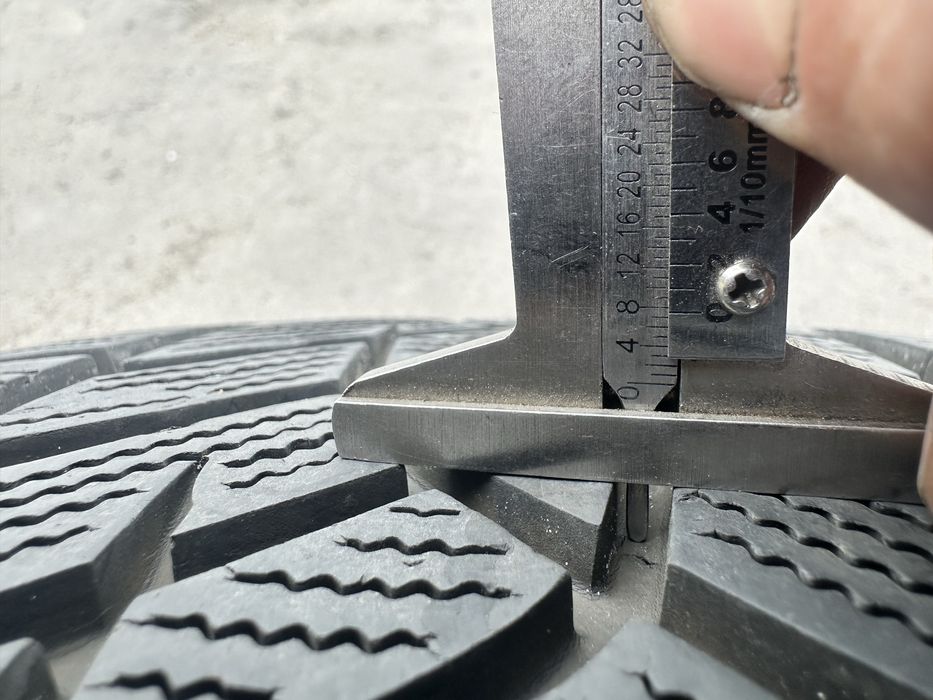 Шини 255 40 19 100V Goodyear UltraGrip Performance пара