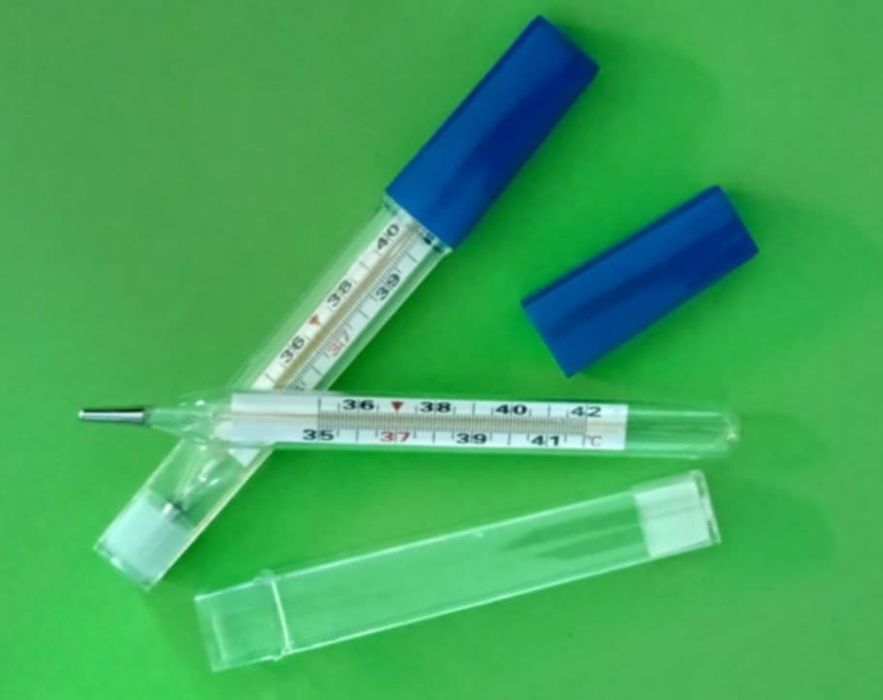 2 szklane termometry.