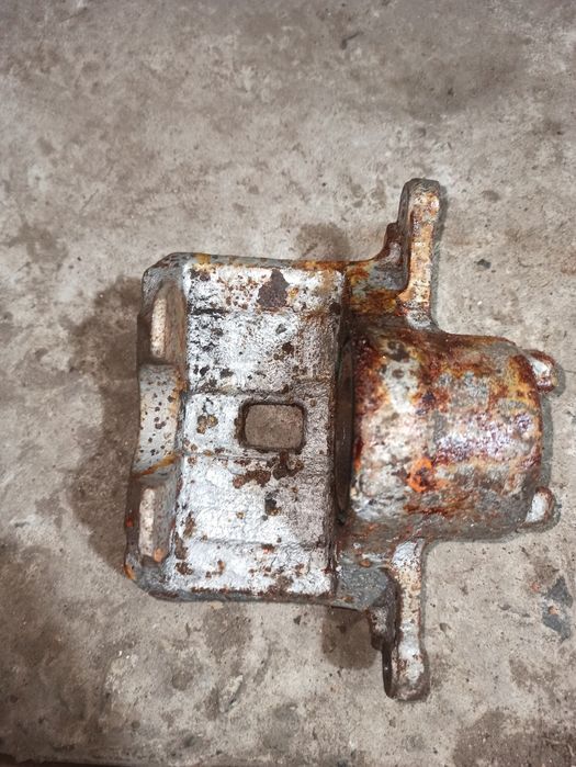 Суппорт на Лансер 9 передний левый под ремонт