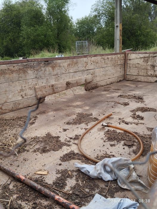 Reboque tribasculante