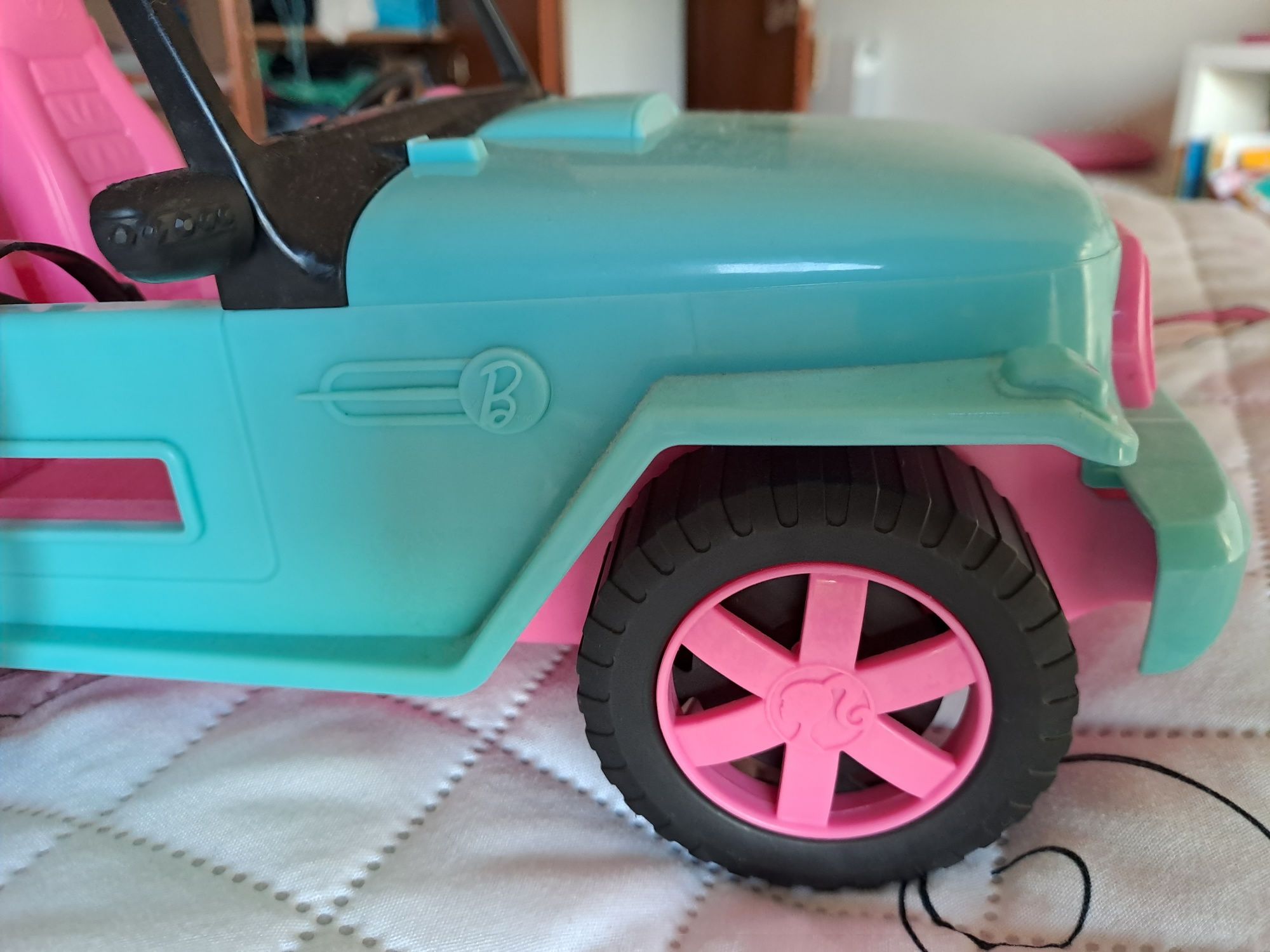 Carro da marca Barbie