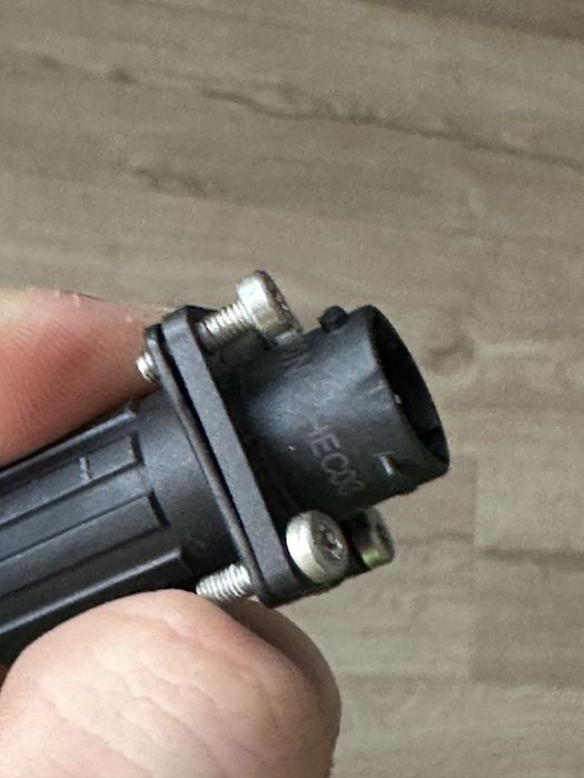 Wtyczka  z bateri stark varg