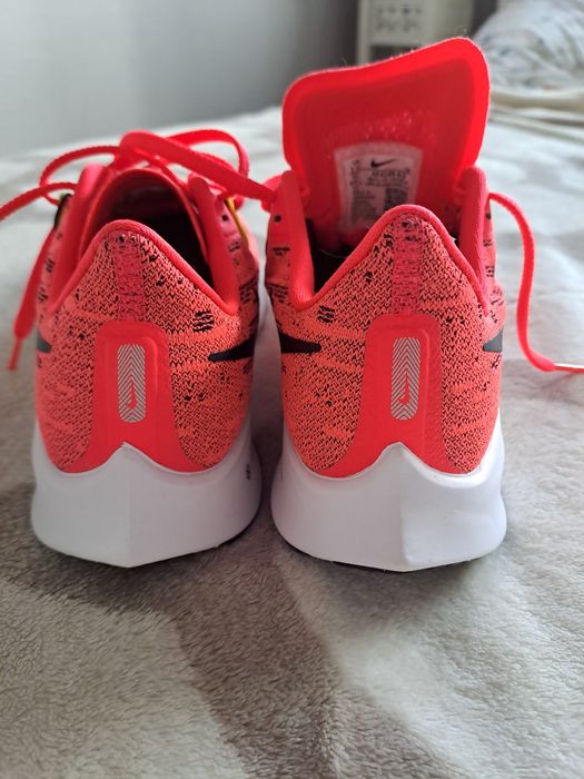 Śliczne sportowe oryginalne buty NIKE rozmiar 34 ( 21.5 cm). NOWE