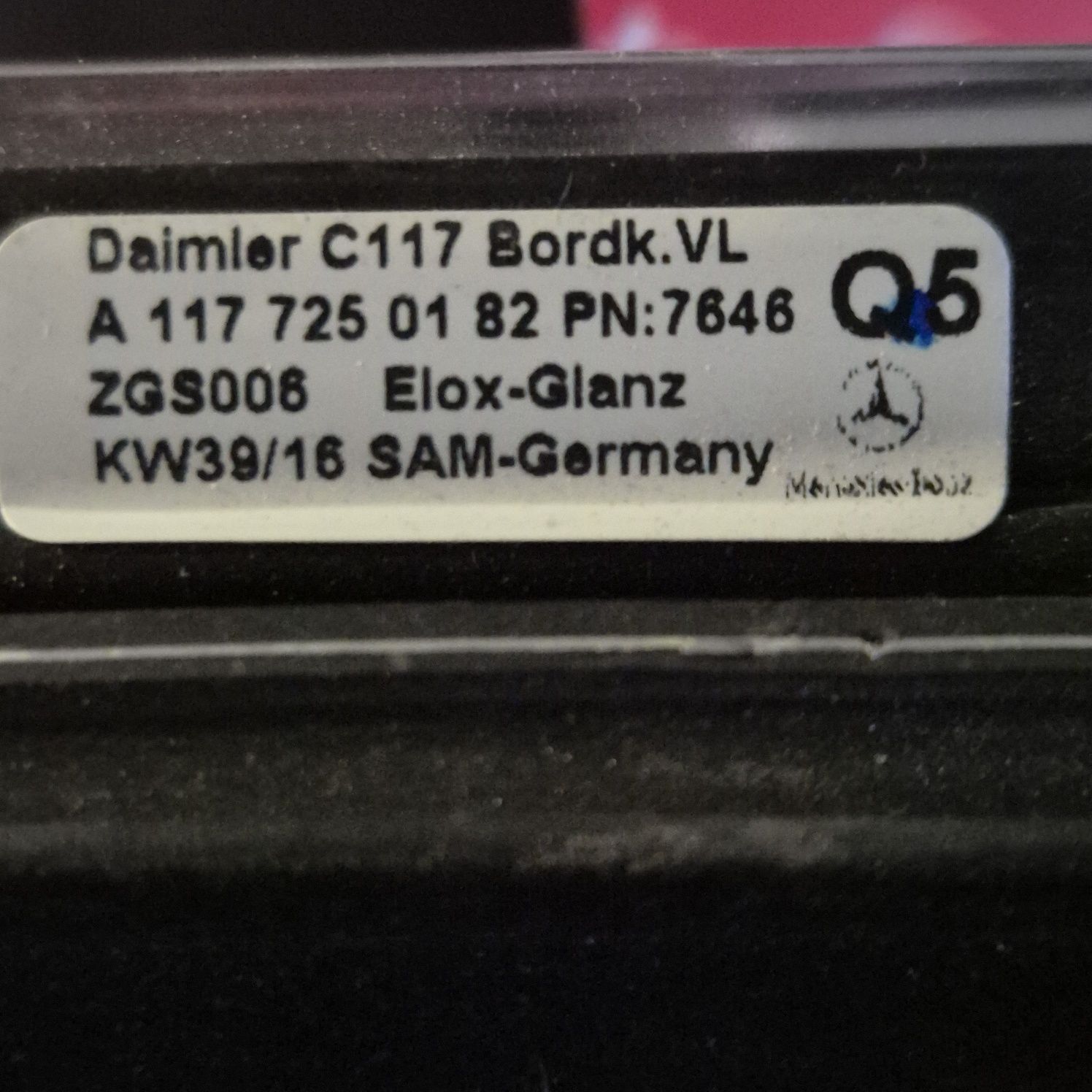 Listwa chrom zgarniająca lewy lewa  przod  CLA W117 mercedes