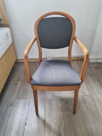 Krzesło drewniane sztaplowane z nową tapicerką 60Szt. Okazja