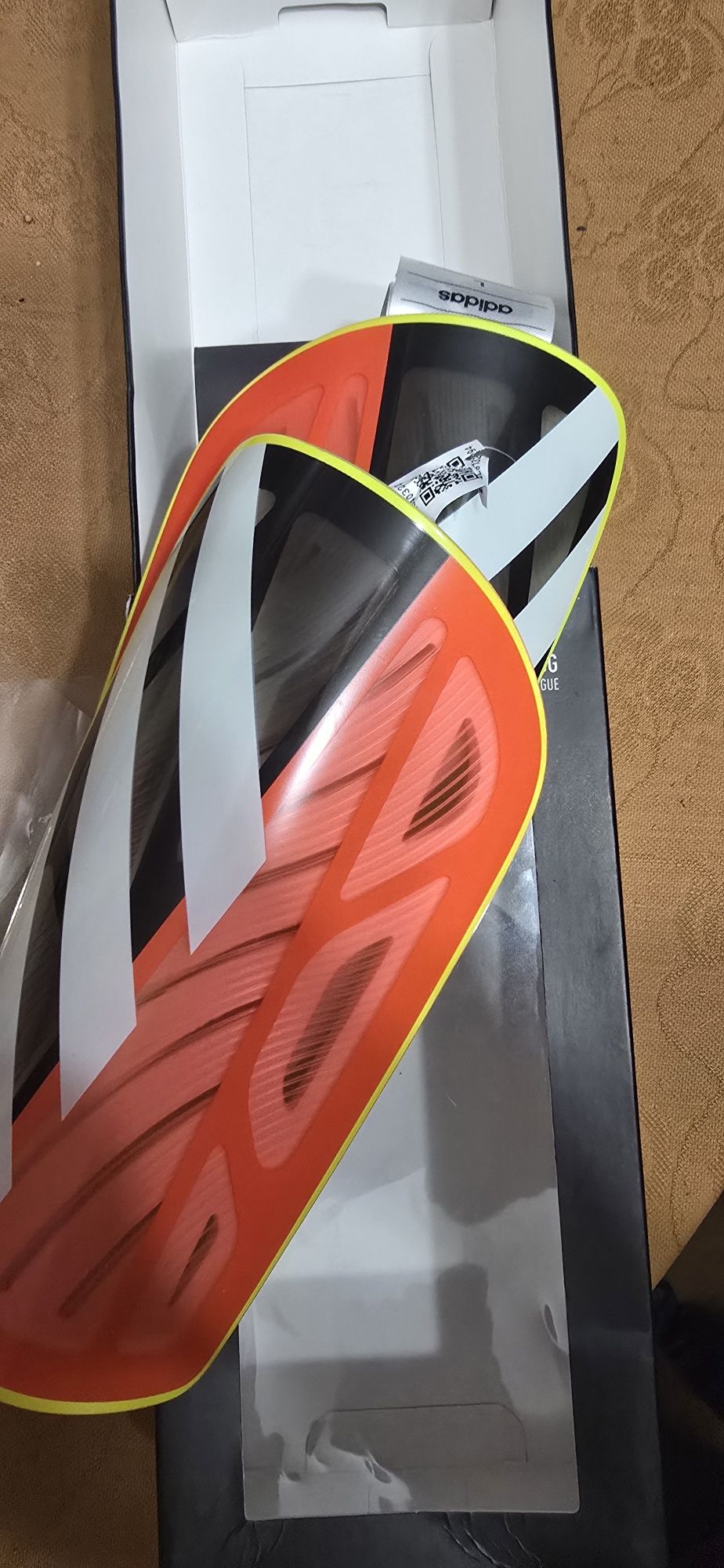 Nagolenniki piłkarskie adidas TRIO SG LGE