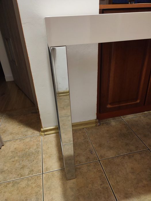 Biurko, stół biały lakierowany