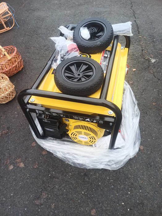 Генератор бензиновий Aksa AAP8000e3 220/380 в наявності