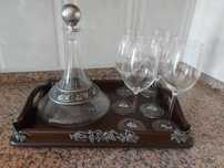 Conjunto de copos e garrafa