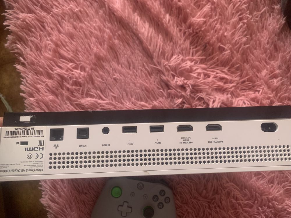 Продам приставку Xbox One S 1 tb