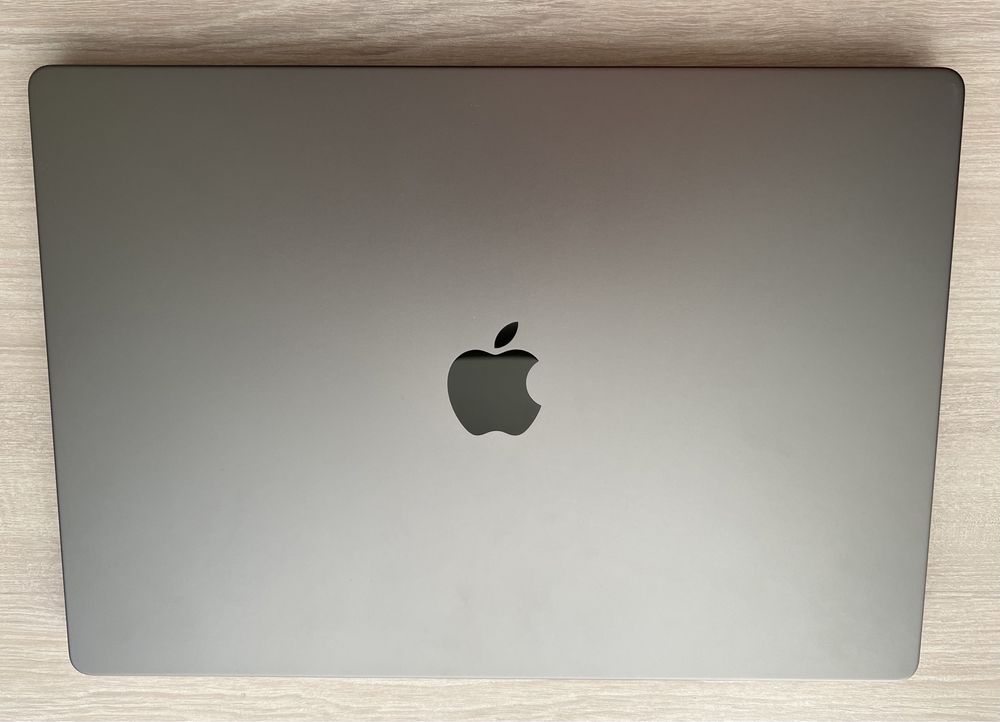 Apple macbook 16.2 inch A2485 без материнки на разбор