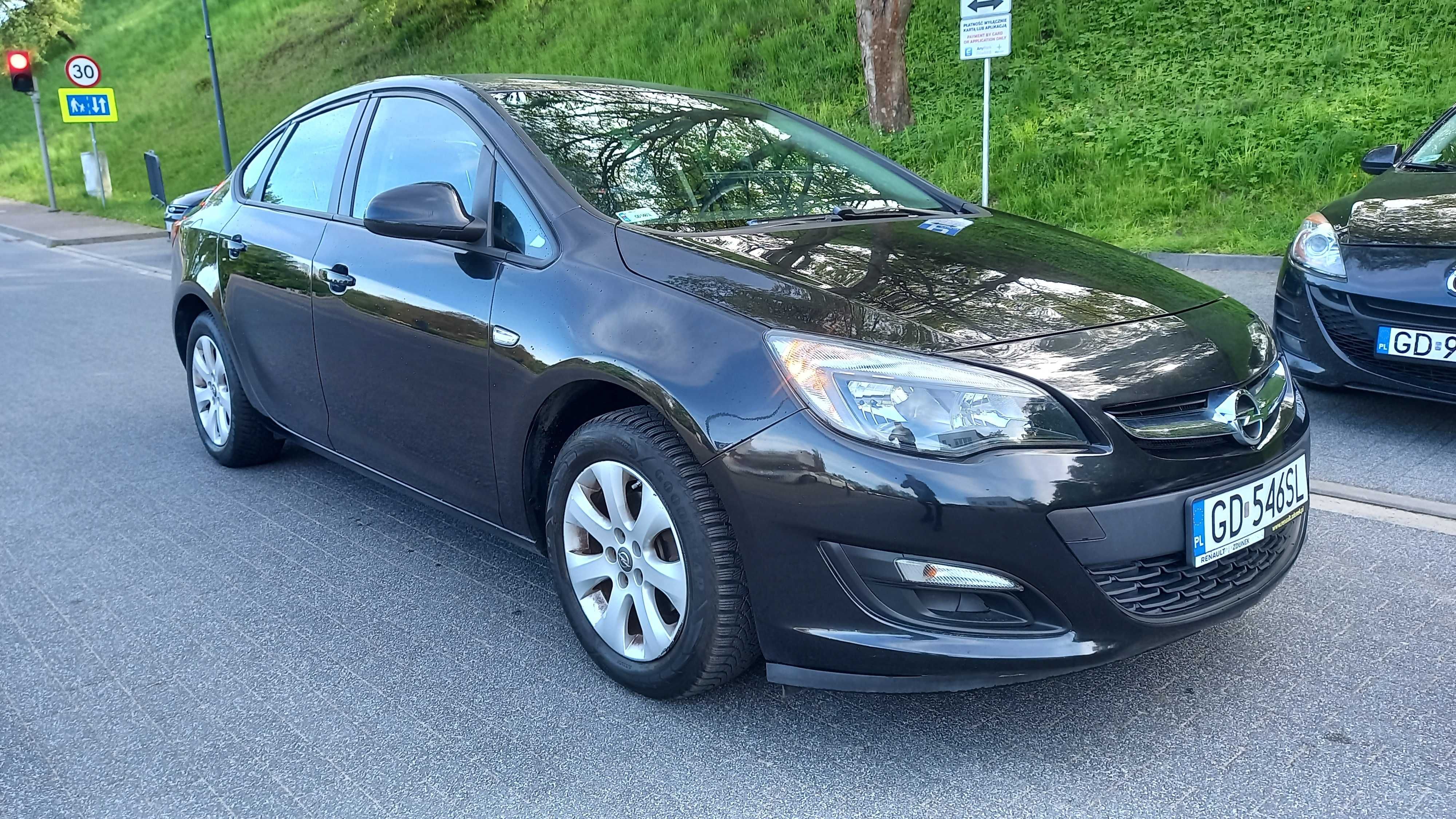 Opel Astra 2016r 1.6 benz+gaz LPG 187tys km sedan stan BDB po serwisie