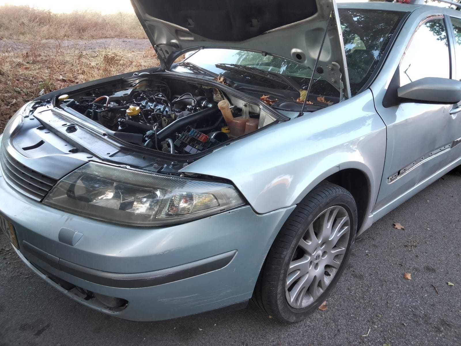 Renault laguna avariado