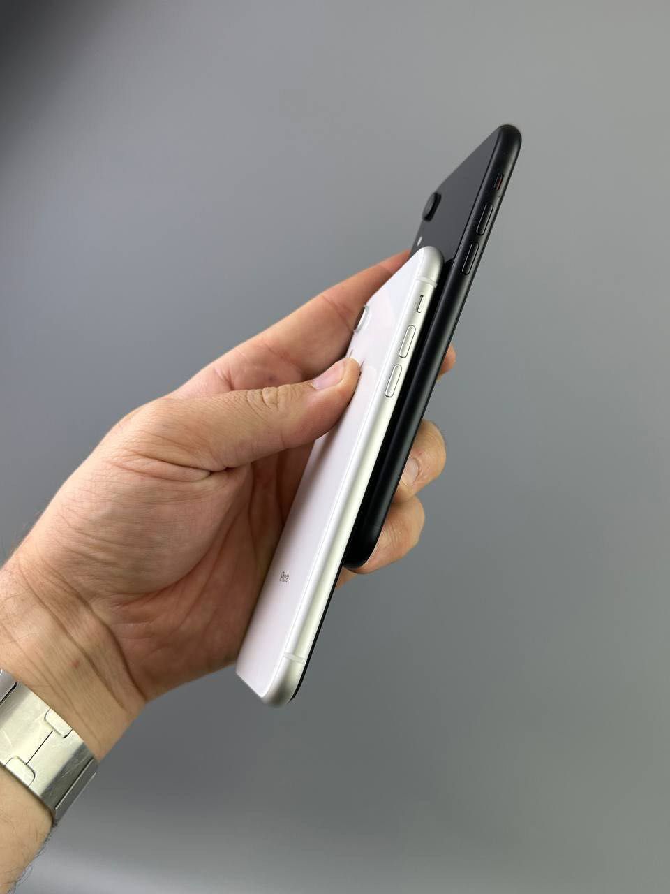 iPhone XR 64 gb black and white