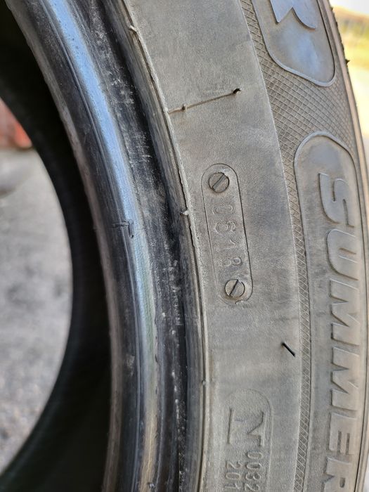 Продам 2  покрышки tigar 235/50 r18