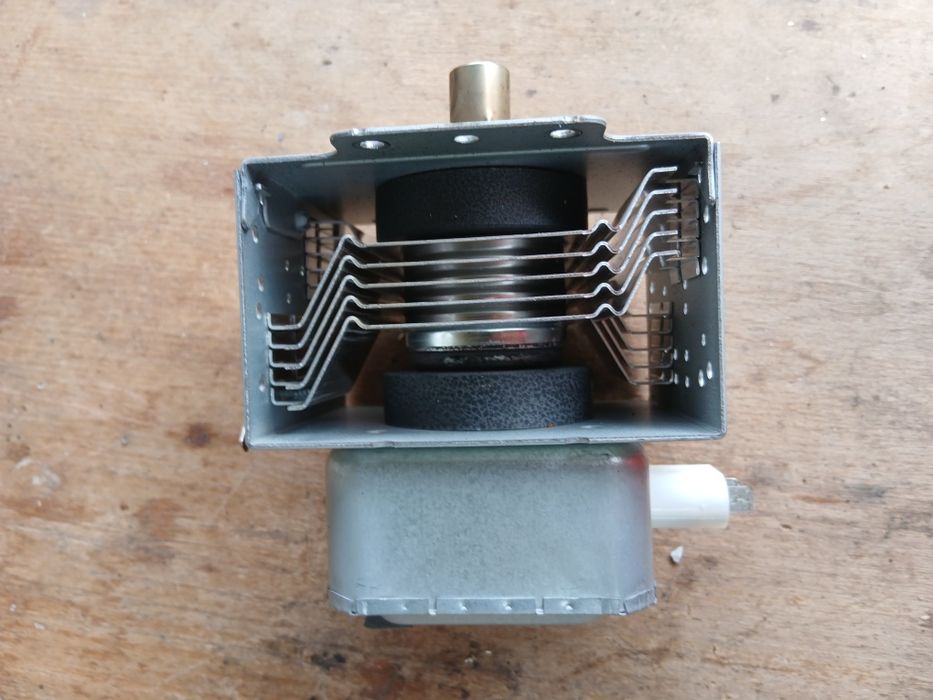 Магнітрон від мікрохвилової