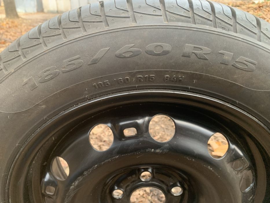 185/60/r15 pirelli  диск 5*100 было на запаске ставилось 1 раз