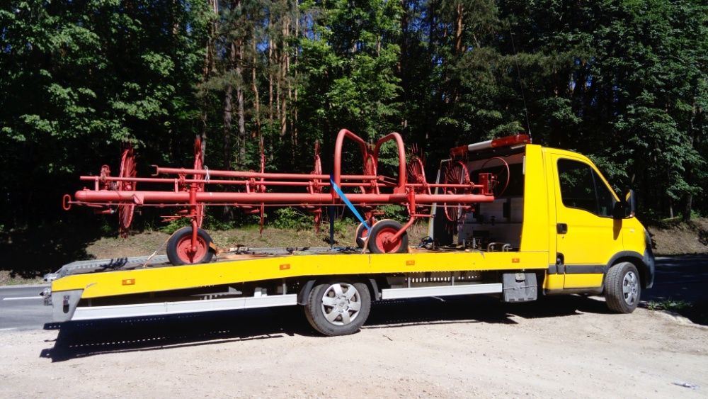 Transport maszyn rolniczych przewóz belar przyczep pługów laweta