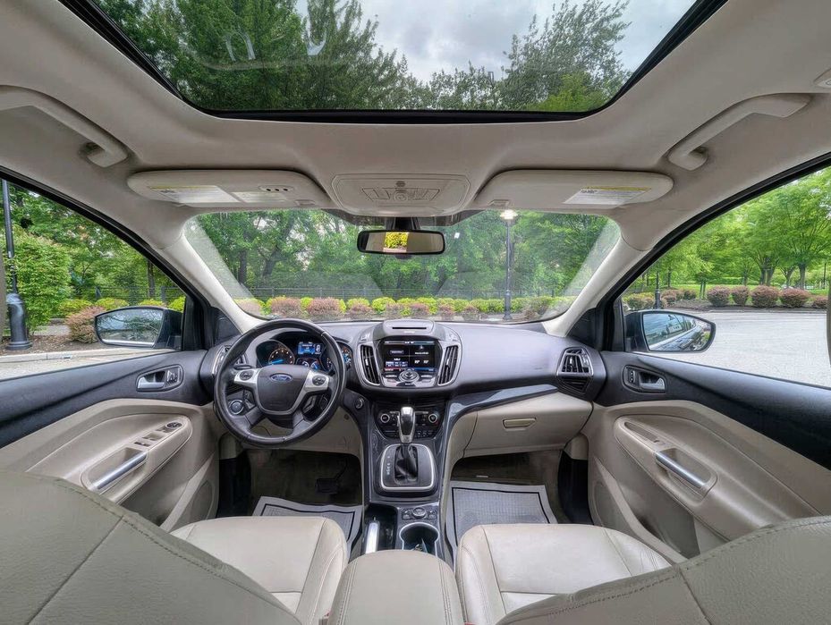 Ford Escape Titanium      2014