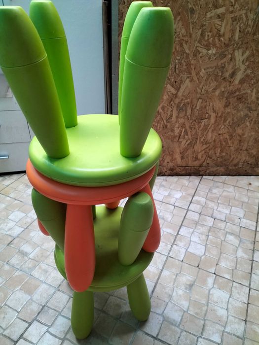 Mesa mammut com 4 bancos bebe e criança