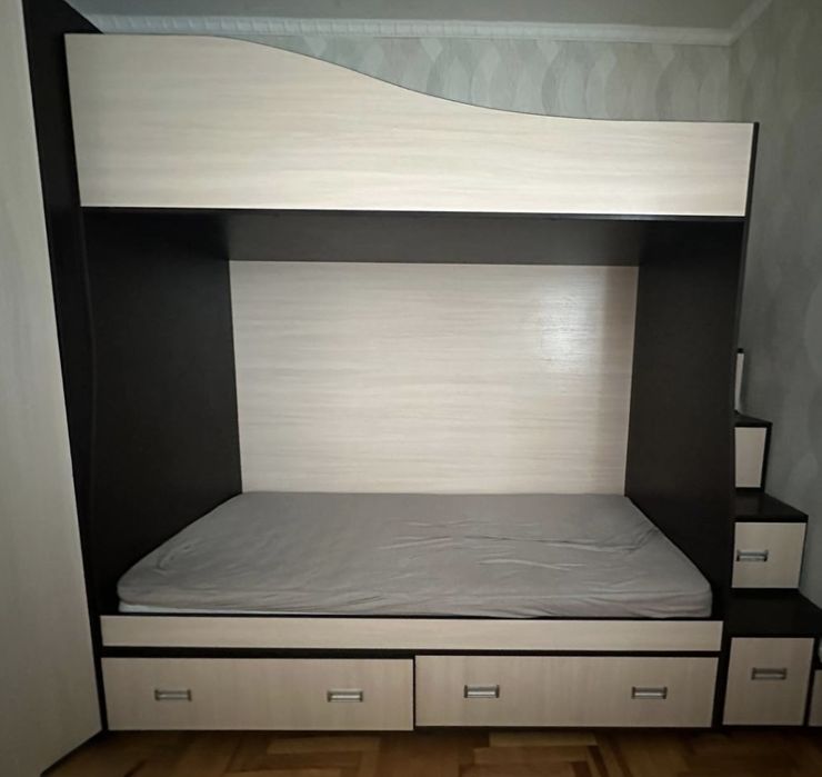 Двухъярусная кровать