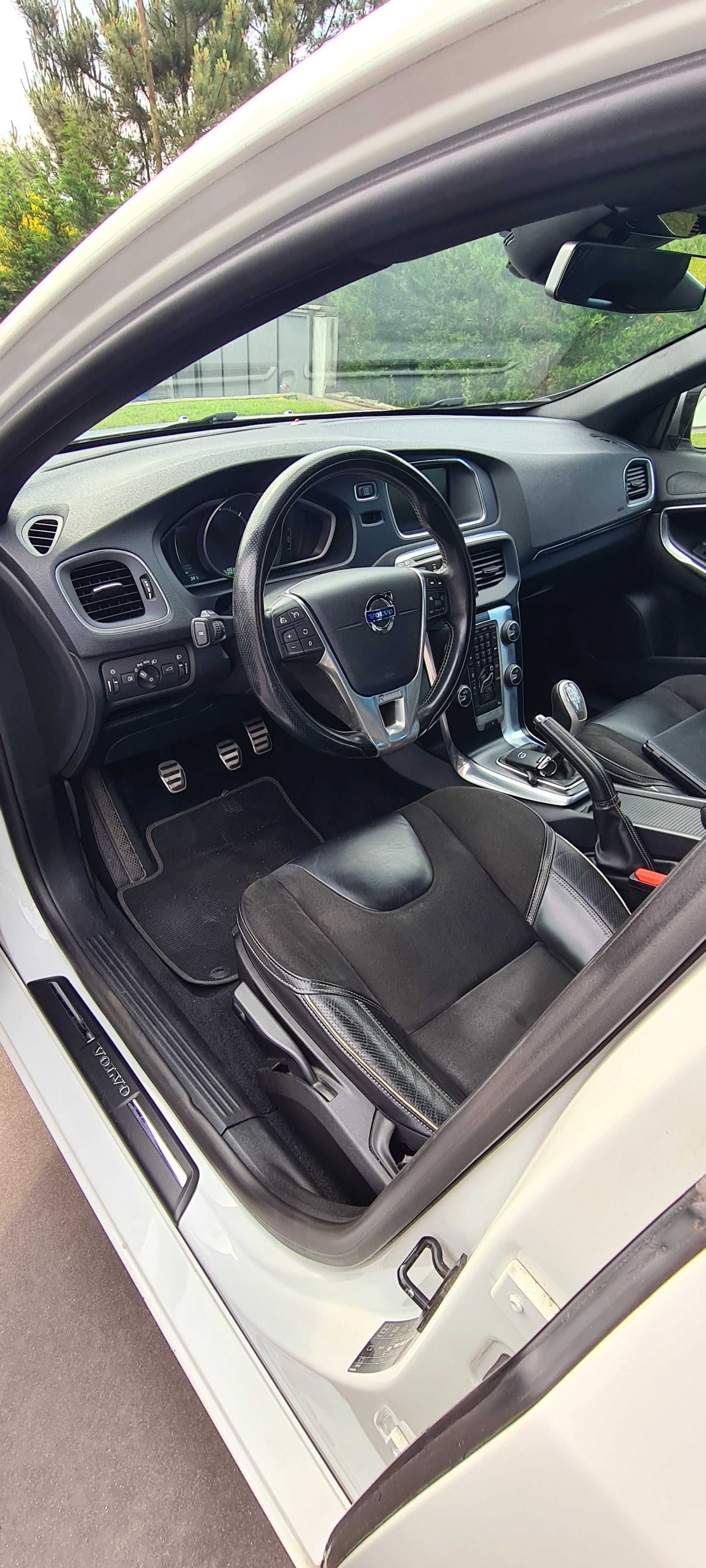 Volvo v40 d2 versão R DESIGN