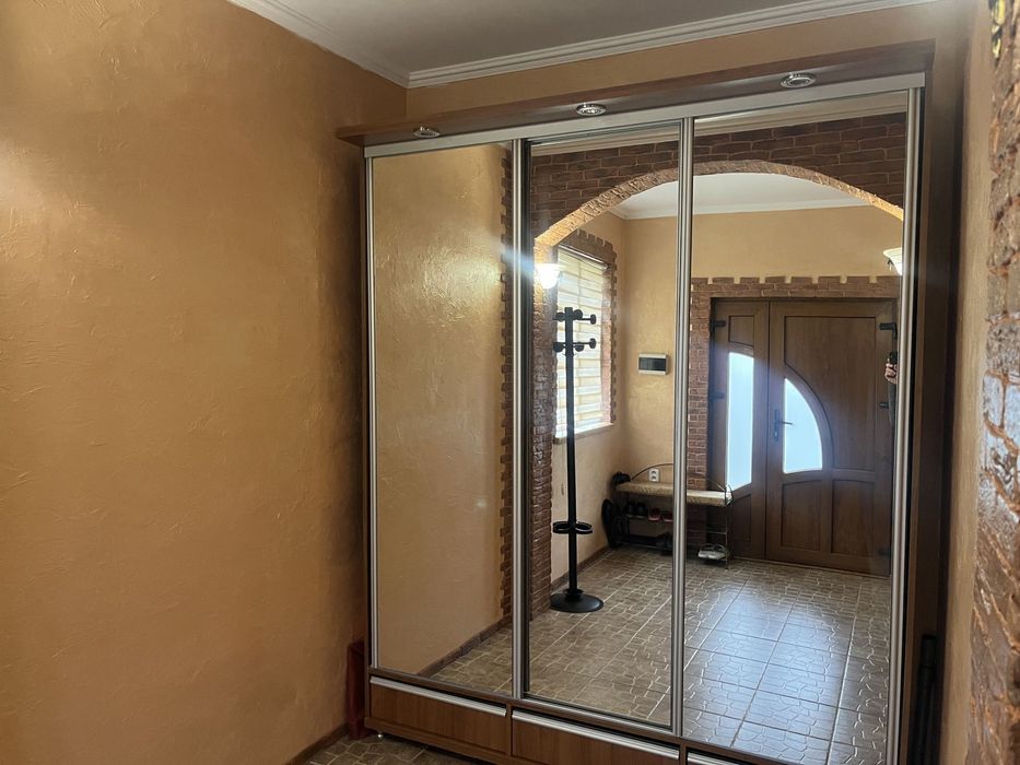 Житловий будинок з мансардою