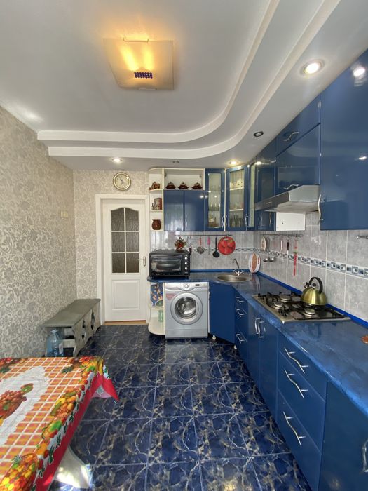 Продаж 4-к квартири на Бабурці