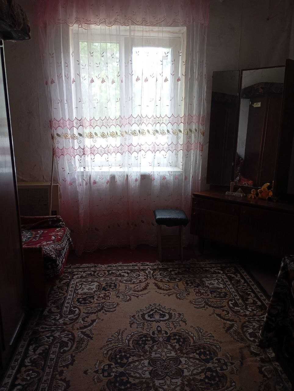 Продам будинок в Золочеві, доглянутий, р-н залізничного переїзду