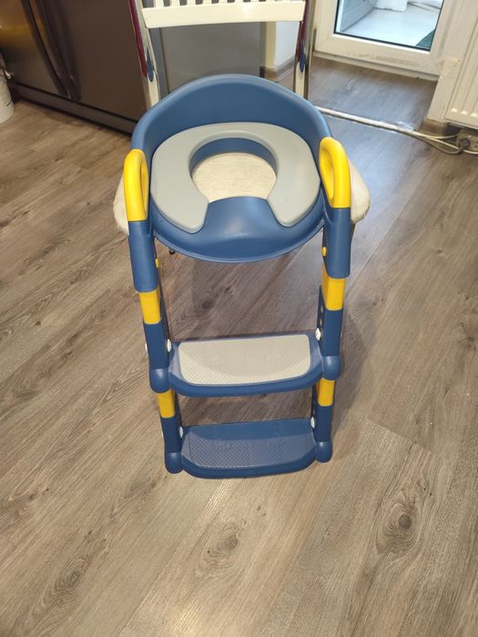 Навчальне сидіння на унітаз зі сходами для дітей