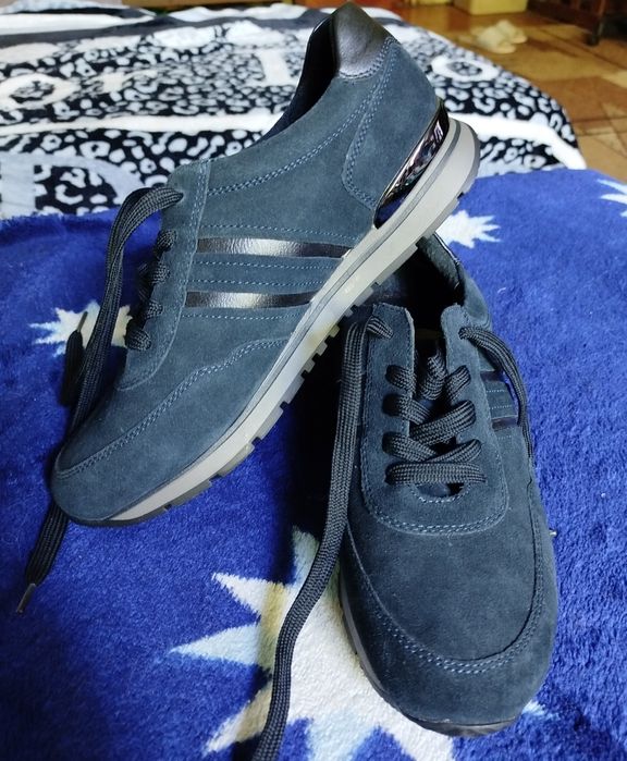 Женские кроссовки осенние