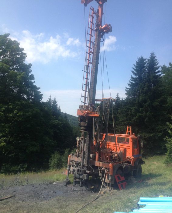 Wiertnica pionowa  Unimog U435 4x4, pompy ciepła, studnie głębinowe
