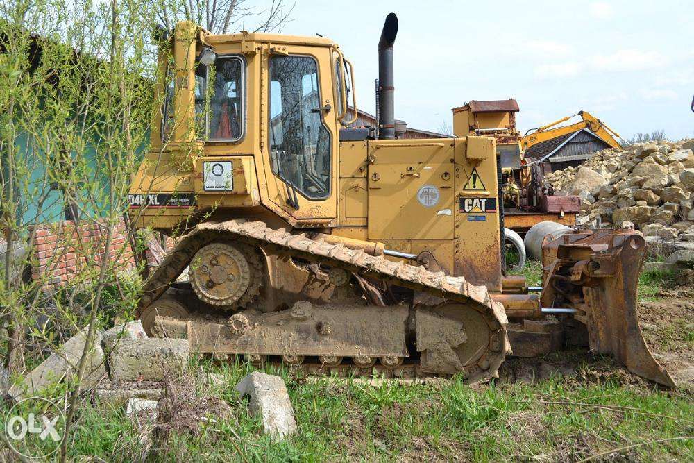Usługi Spycharką Caterpillar D4 H XL, niwelowanie terenu pod budowę